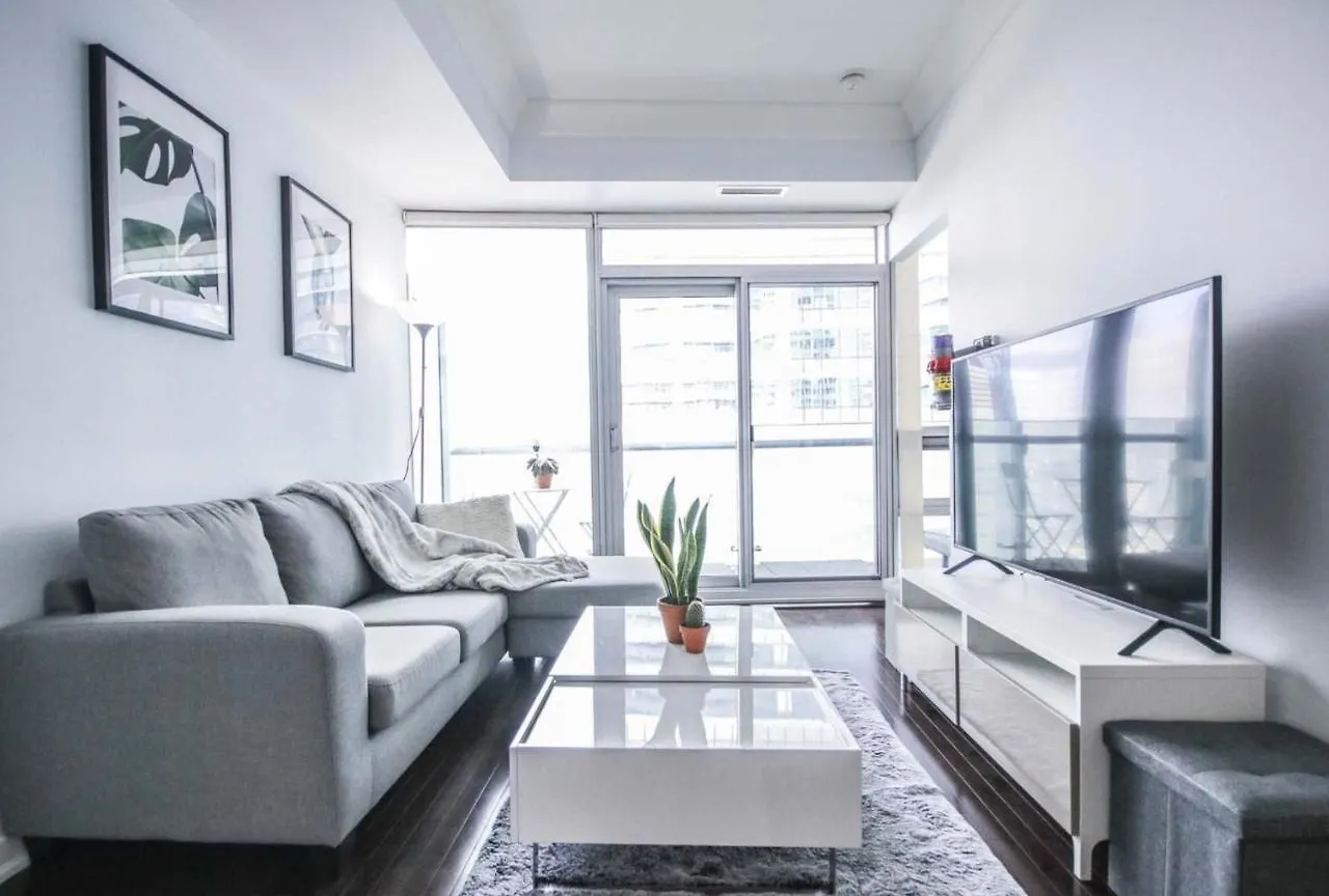 Downtown Toronto Condo Near Cn Tower