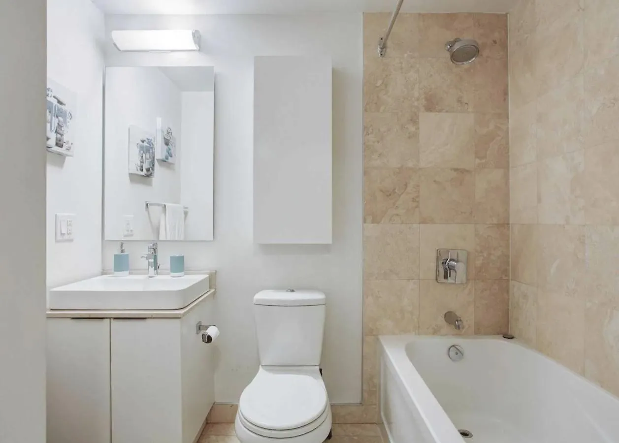 Downtown Toronto Condo Near Cn Tower