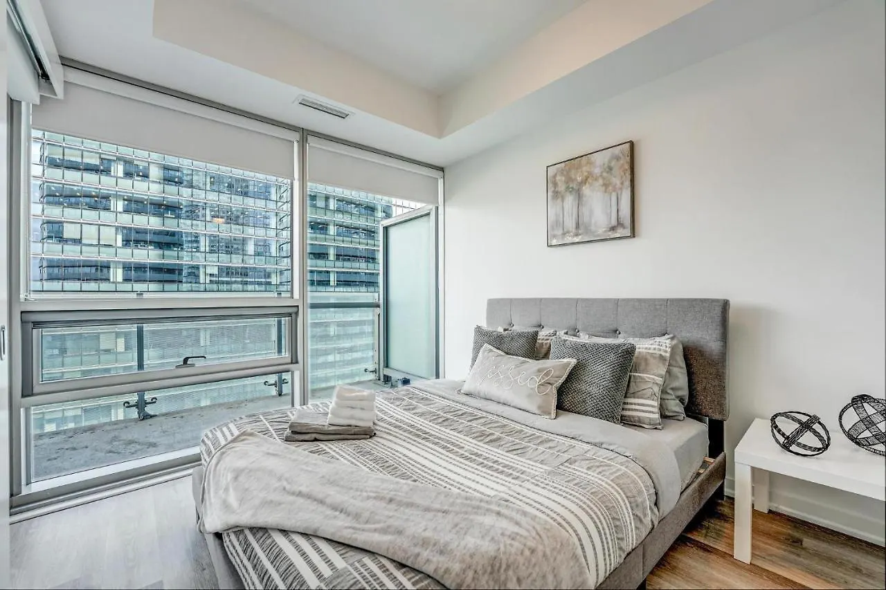 Downtown Toronto Condo Near Cn Tower