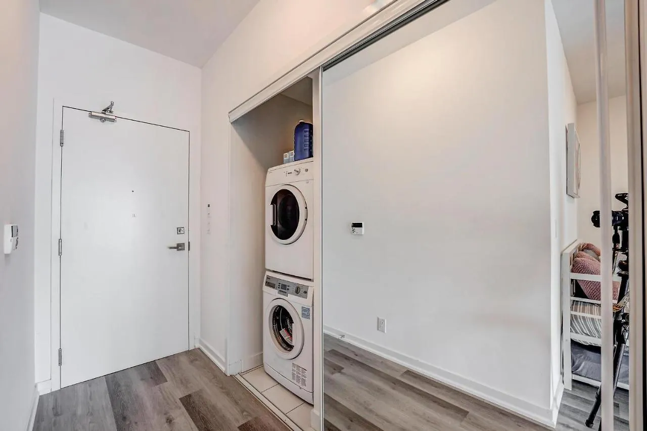 Downtown Toronto Condo Near Cn Tower Canada