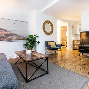  Apartment Charming Two-bedroom Getaway With Large Private Yard Canada