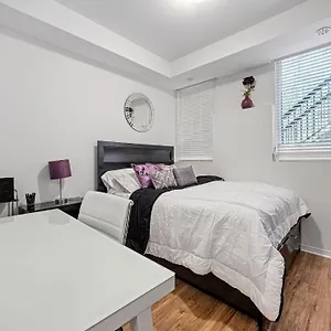 Apartment Beautiful Townhouse Near Yorkdale Mall, Wilson Subway, Toronto