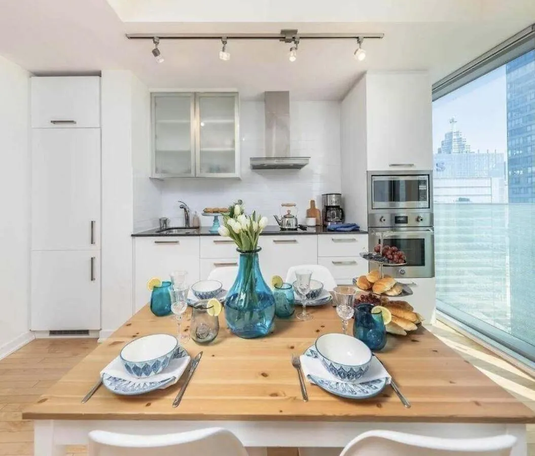 Downtown Toronto Condo Near Cn Tower